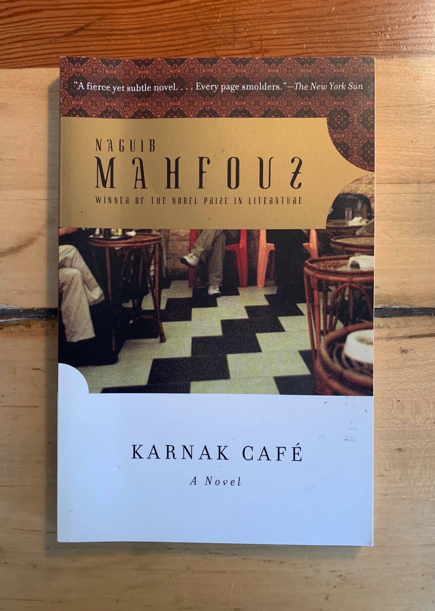 Karnak Cafe by Naguib Mahfouz, Roger Allen (translator)